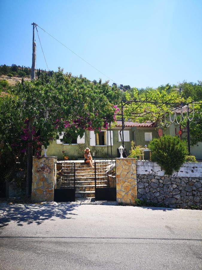 Villa Amygdalia Dilináta Exteriör bild